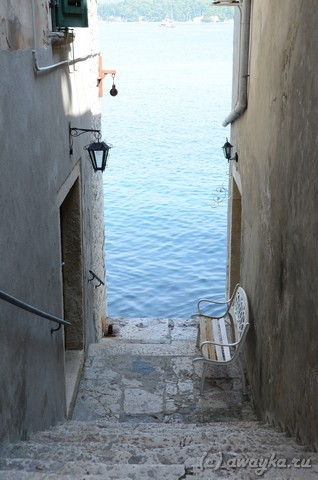 Скамья у моря